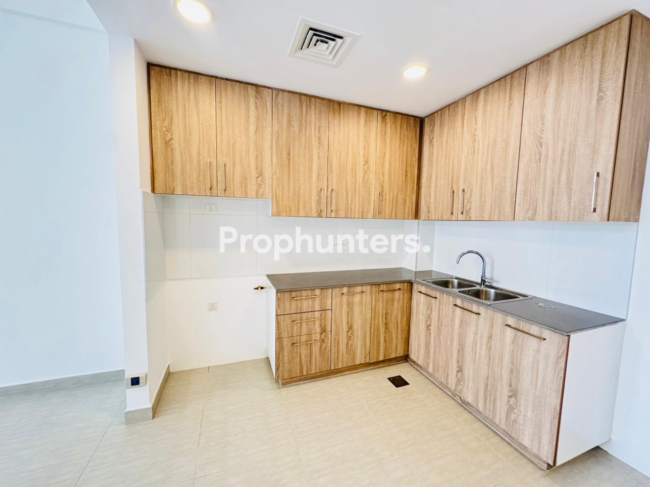 Parkview | Vacant | 2BR |Mid Floor |On Center Park
