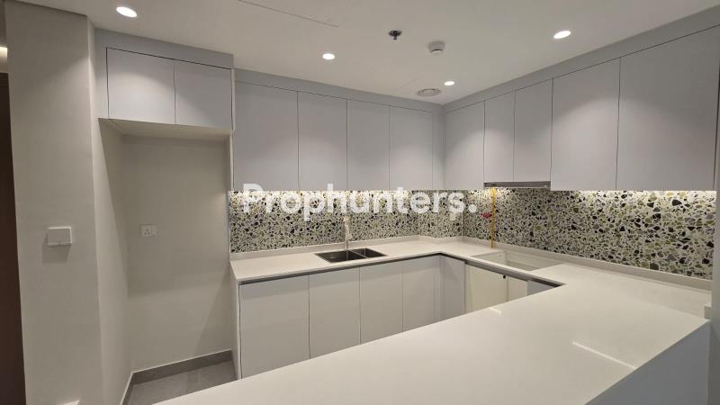 Vacant I Fully Furnished I No Appliances