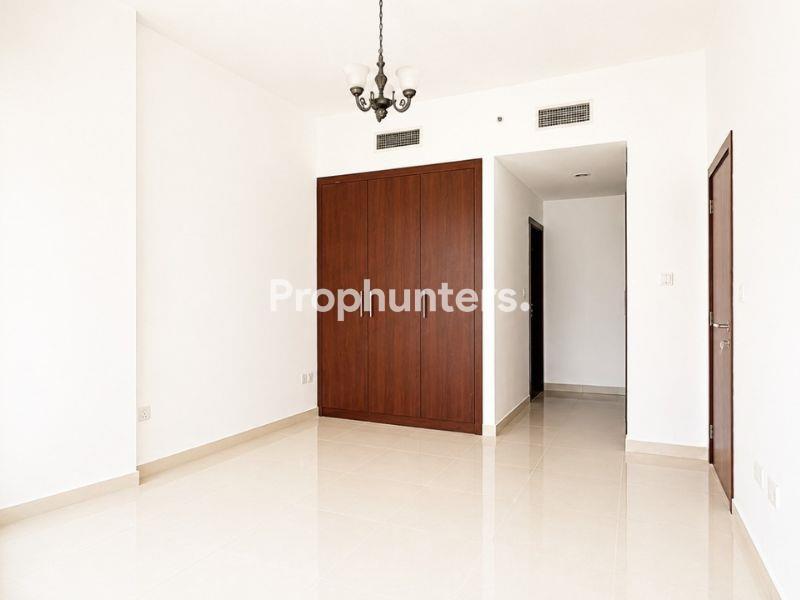 Spacious 1BR | Vacant | Prime DLRC Location