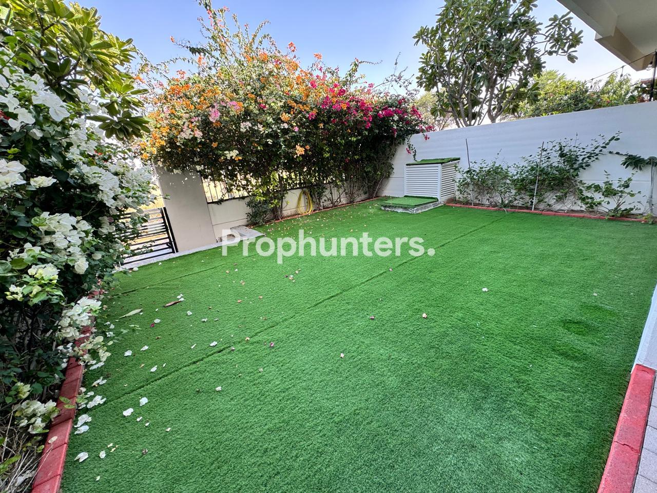 SINGLE ROW | CLOSE TO PARK | READY TO MOVE