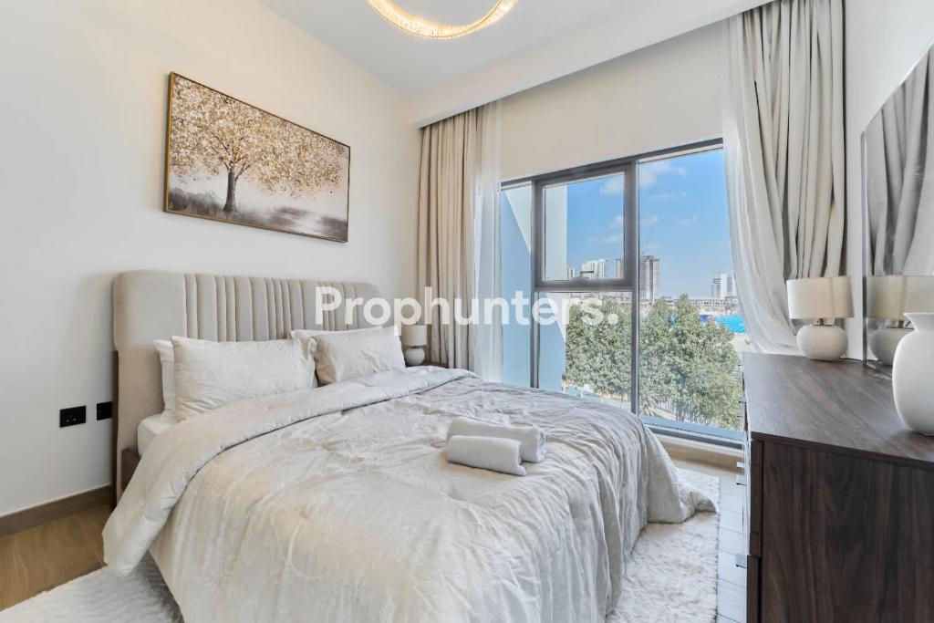 Premium Location I Water View I Vacant on Transfer