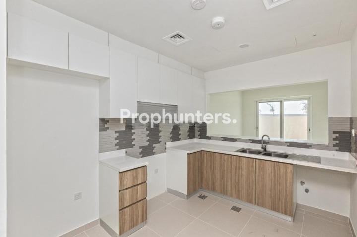 Exclusive | Single Row | Vacant | Spacious Layout